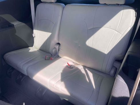 Used 2019 Buick Enclave Essence FWD image 16