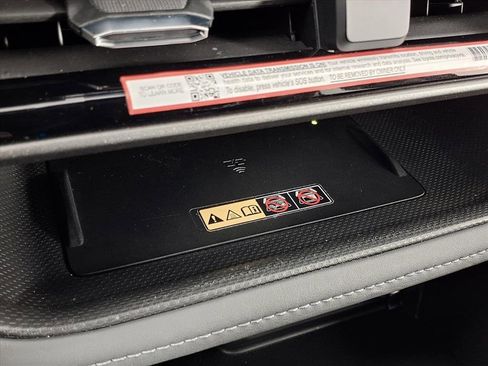 Used 2025 Toyota Highlander Limited image 12