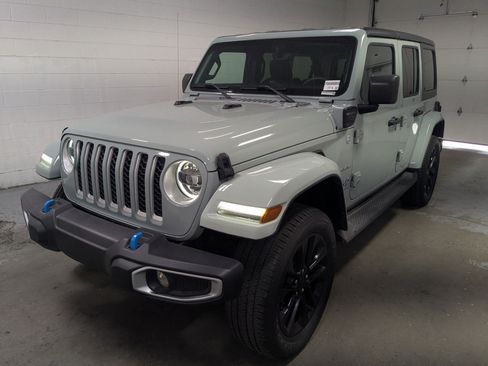 Used 2023 Jeep Wrangler Unlimited Sahara AWD/4WD image 11