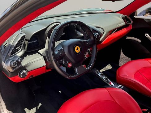 Used 2019 Ferrari 488 GTB RWD image 15