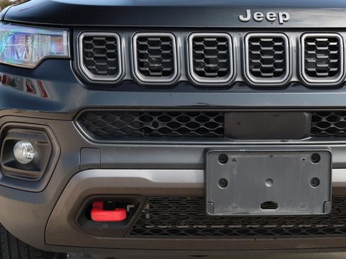 Used 2024 Jeep Compass Trailhawk AWD/4WD image 10