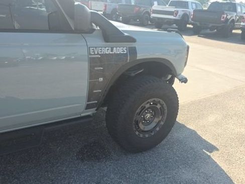 Used 2024 Ford Bronco Everglades AWD/4WD image 3