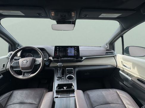 Used 2022 Toyota Sienna Platinum image 25