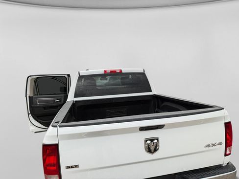 Used 2022 RAM 1500 Classic SLT AWD/4WD image 32