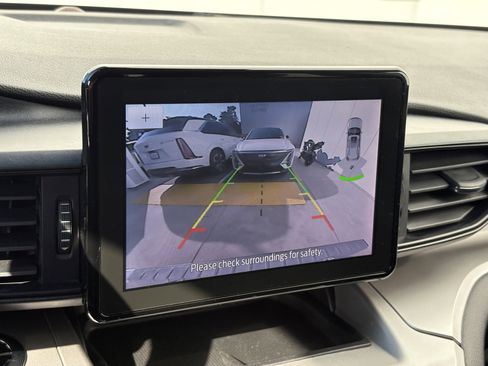 Used 2020 Ford Explorer XLT image 23