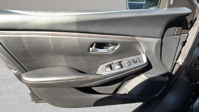 Used 2025 Nissan Sentra SR FWD image 17