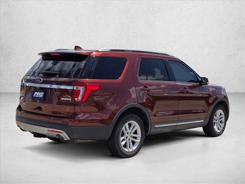 Used 2016 Ford Explorer XLT w/ Equipment Group 202A FWD image 5