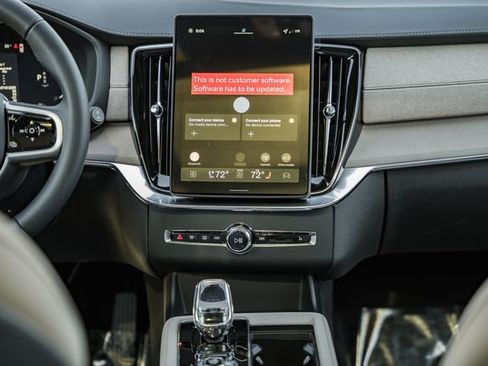 New 2026 Volvo XC90 B6 Plus w/ Protection Package Premier image 21