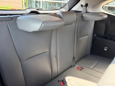 Used 2022 Toyota Highlander XLE AWD/4WD image 13