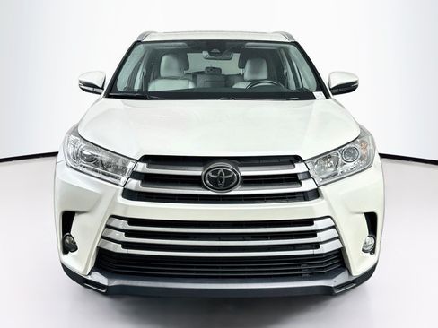 Used 2018 Toyota Highlander XLE FWD image 2