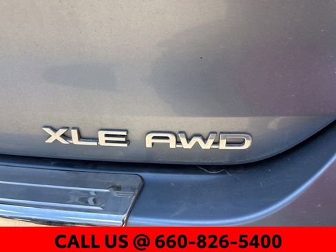 Used 2020 Toyota Highlander XLE AWD/4WD image 12