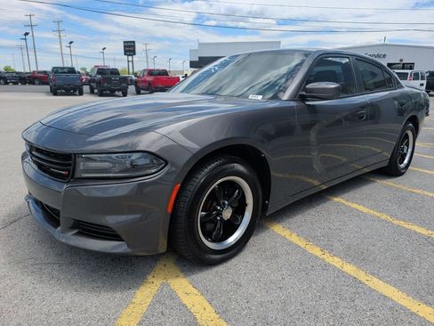 Used 2019 Dodge Charger SXT w/ Leather Interior Group RWD image 3