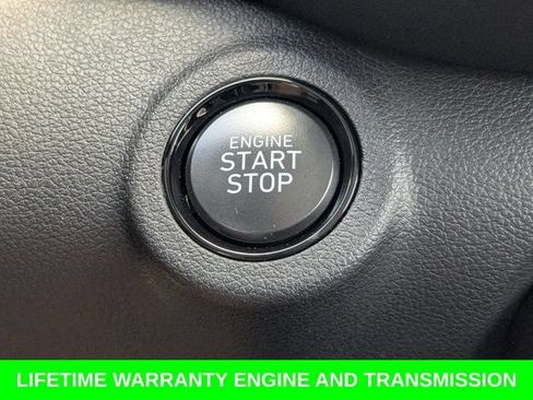 Used 2025 Hyundai Venue Limited FWD image 31