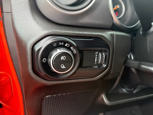 Used 2023 Jeep Gladiator Sport AWD/4WD image 25