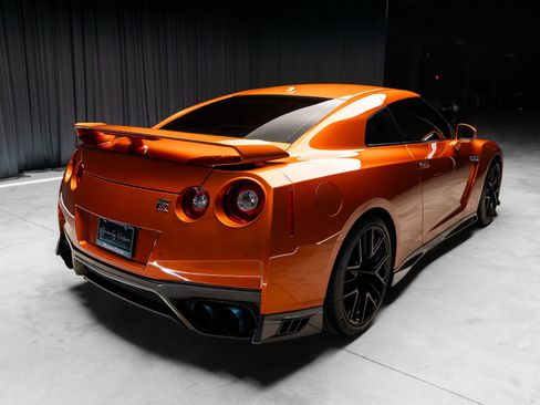 Used 2018 Nissan GT-R Premium image 29