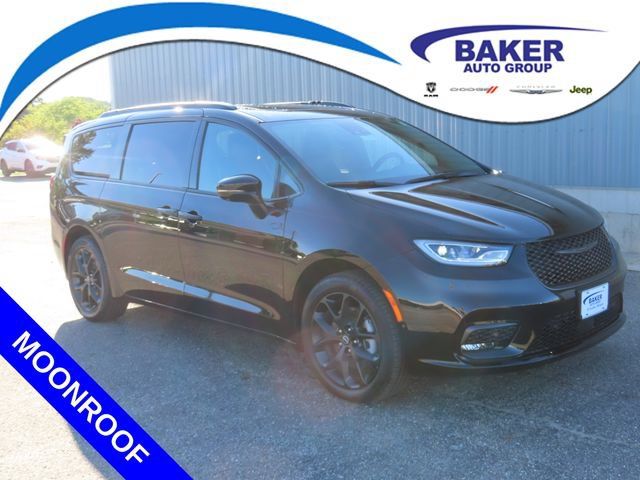 Used 2026 Chrysler Pacifica Limited w/ S Appearance Package AWD/4WD image 1