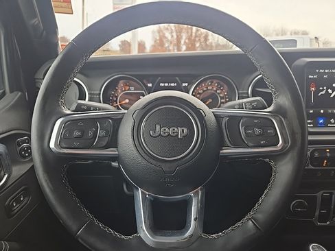 Used 2021 Jeep Gladiator Overland w/ Popular Equipment Package image 48