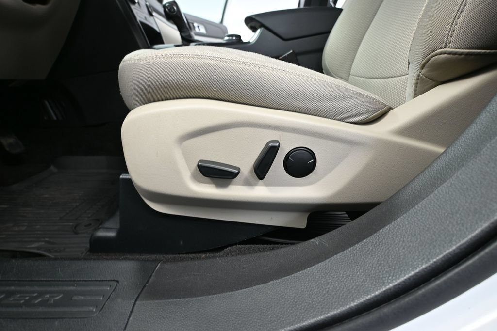 Used 2019 Ford Explorer XLT AWD/4WD image 16