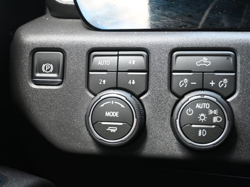 Used 2026 Chevrolet Silverado 1500 LT Trail Boss w/ Convenience Package II AWD/4WD image 28