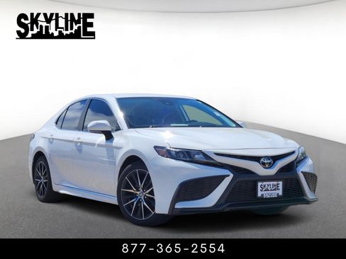 Used 2023 Toyota Camry SE FWD image 1