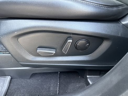 Certified 2022 Ford Explorer XLT w/ Equipment Group 202A image 19