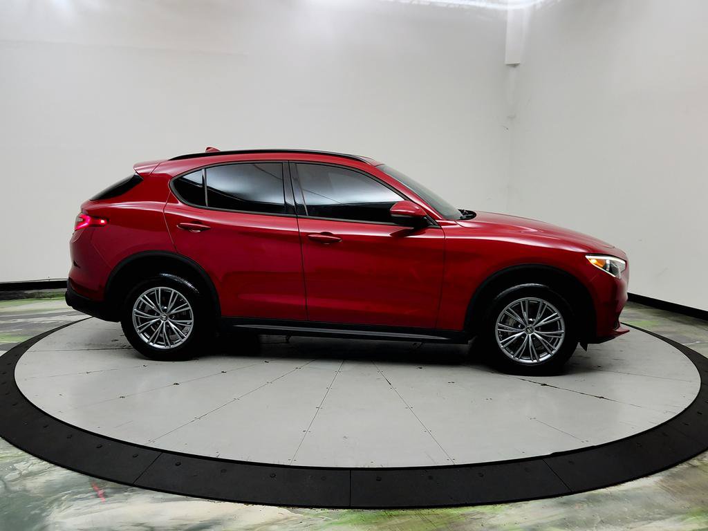 Used 2022 Alfa Romeo Stelvio Sprint RWD image 4