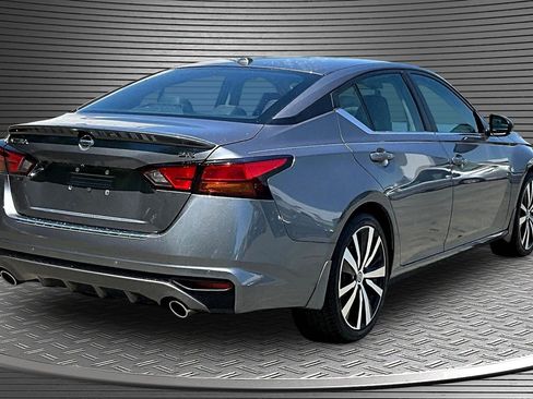 Used 2021 Nissan Altima 2.5 SR w/ SR Premium Package FWD image 6