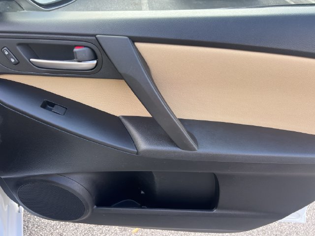 Used 2013 MAZDA MAZDA3 i Touring FWD image 16