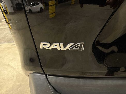 Certified 2021 Toyota RAV4 LE image 24