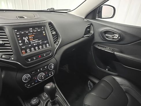 Used 2023 Jeep Cherokee Altitude Lux image 26