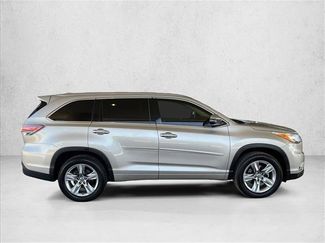 Used 2016 Toyota Highlander Limited FWD video 4