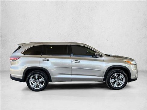 Used 2016 Toyota Highlander Limited FWD image 4