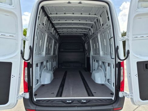 Used 2026 Mercedes-Benz Sprinter 2500 image 16