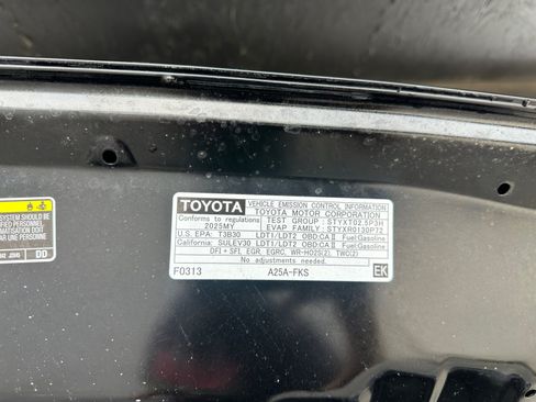 Used 2025 Toyota RAV4 XLE FWD image 16