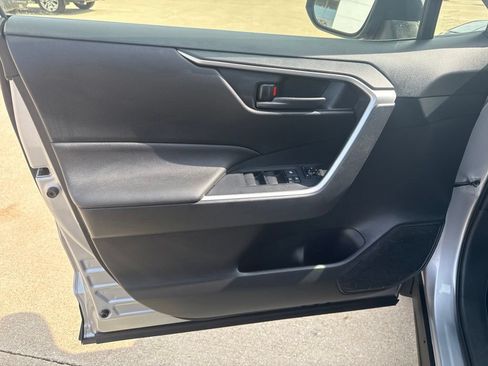 Used 2019 Toyota RAV4 LE w/ Carpet Mat Package AWD/4WD image 18