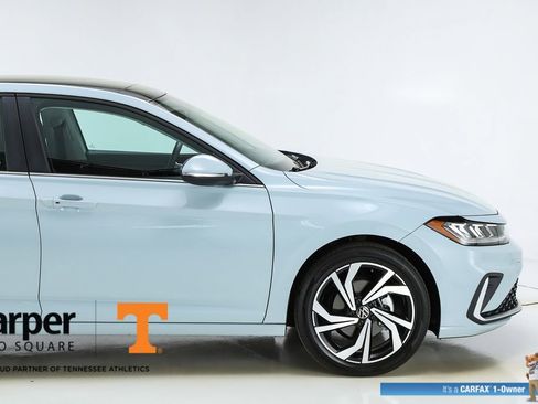 Used 2025 Volkswagen Jetta SEL image 12