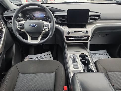 Used 2023 Ford Explorer XLT image 13