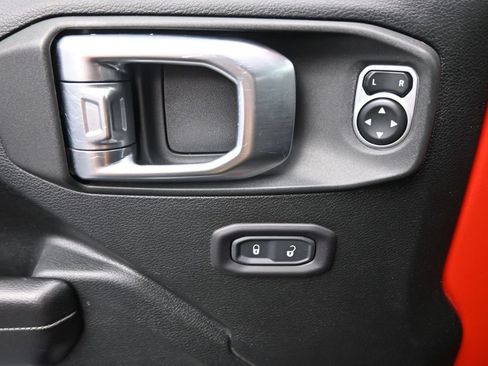 Used 2020 Jeep Gladiator Rubicon w/ Cold Weather Group AWD/4WD image 11