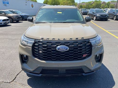 Used 2026 Ford Explorer ST AWD/4WD image 2