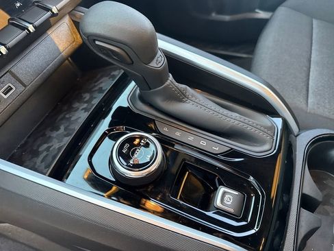 Used 2025 Chevrolet Colorado Trail Boss AWD/4WD image 21