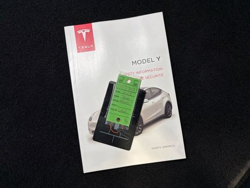 Used 2022 Tesla Model Y Long Range image 22