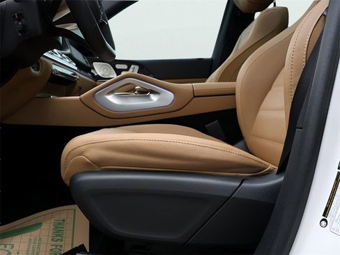 Certified 2025 Mercedes-Benz GLS 580 4MATIC image 40