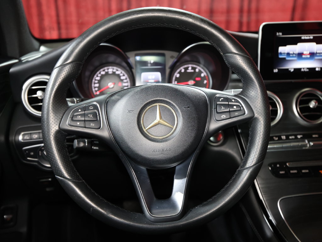 Used 2018 Mercedes-Benz GLC 300 w/ Premium Package image 16