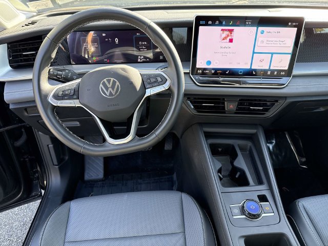 Used 2025 Volkswagen Tiguan SE AWD/4WD image 45