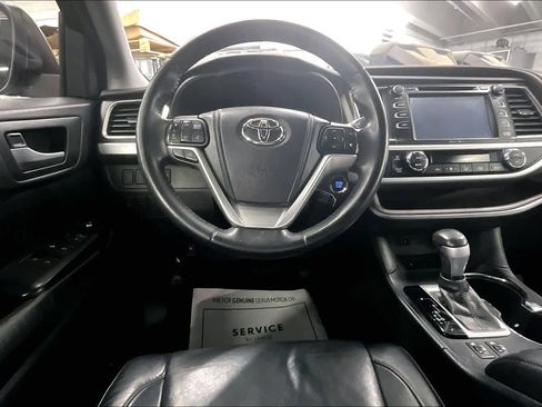 Used 2014 Toyota Highlander XLE image 5