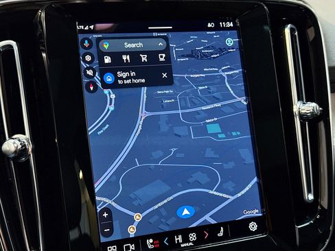 Used 2025 Volvo XC40 B5 Core image 22