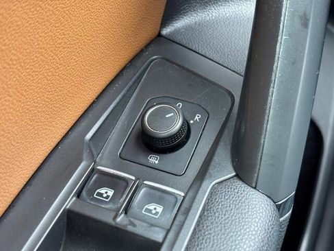 Used 2019 Volkswagen Tiguan SE image 24