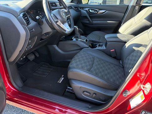 Used 2022 Nissan Rogue Sport SV w/ Technology Package image 9