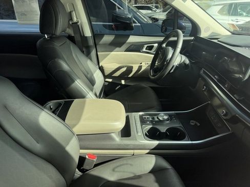 Certified 2025 Kia Carnival LXS image 10