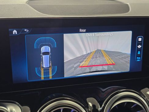 Used 2025 Mercedes-Benz GLB 250 4MATIC image 40